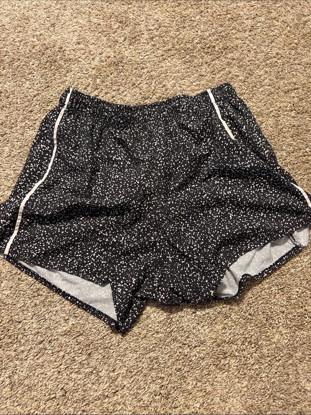 Xersion Women’s Black & White Mid Rise Activewear Shorts Large